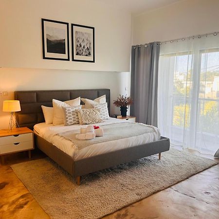Modern Villa In Grand Bay - Short Walk To Beach Buitenkant foto