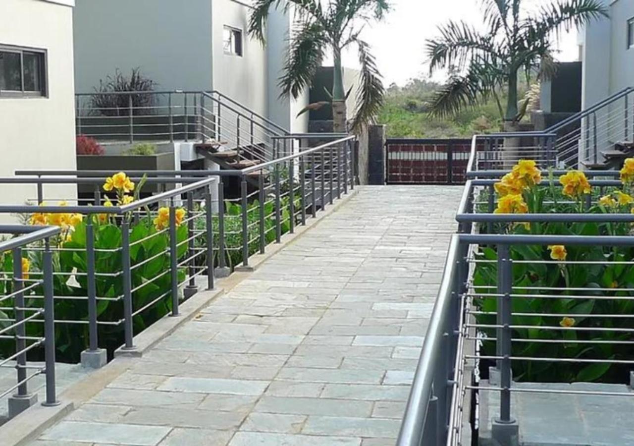 Modern Villa In Grand Bay - Short Walk To Beach Buitenkant foto
