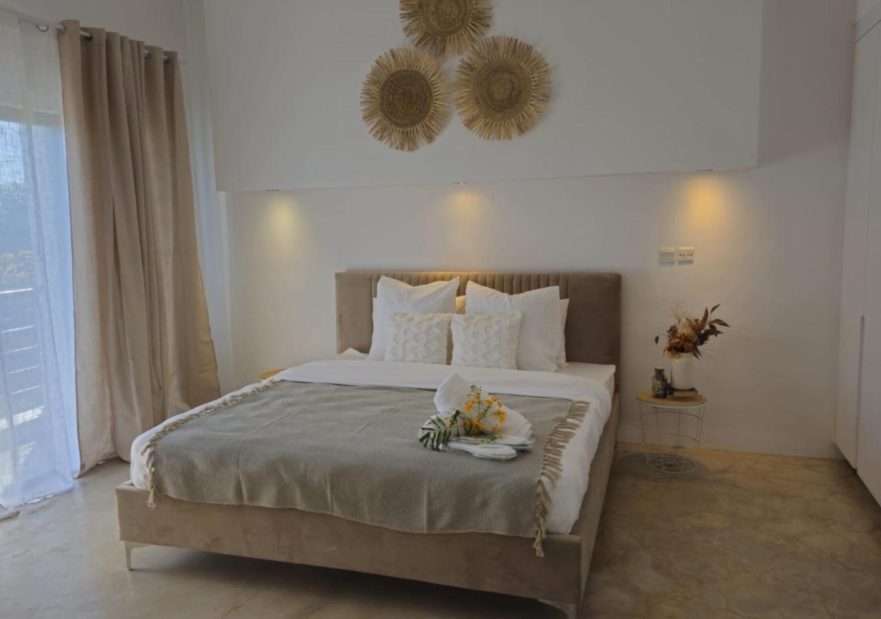 Modern Villa In Grand Bay - Short Walk To Beach Buitenkant foto