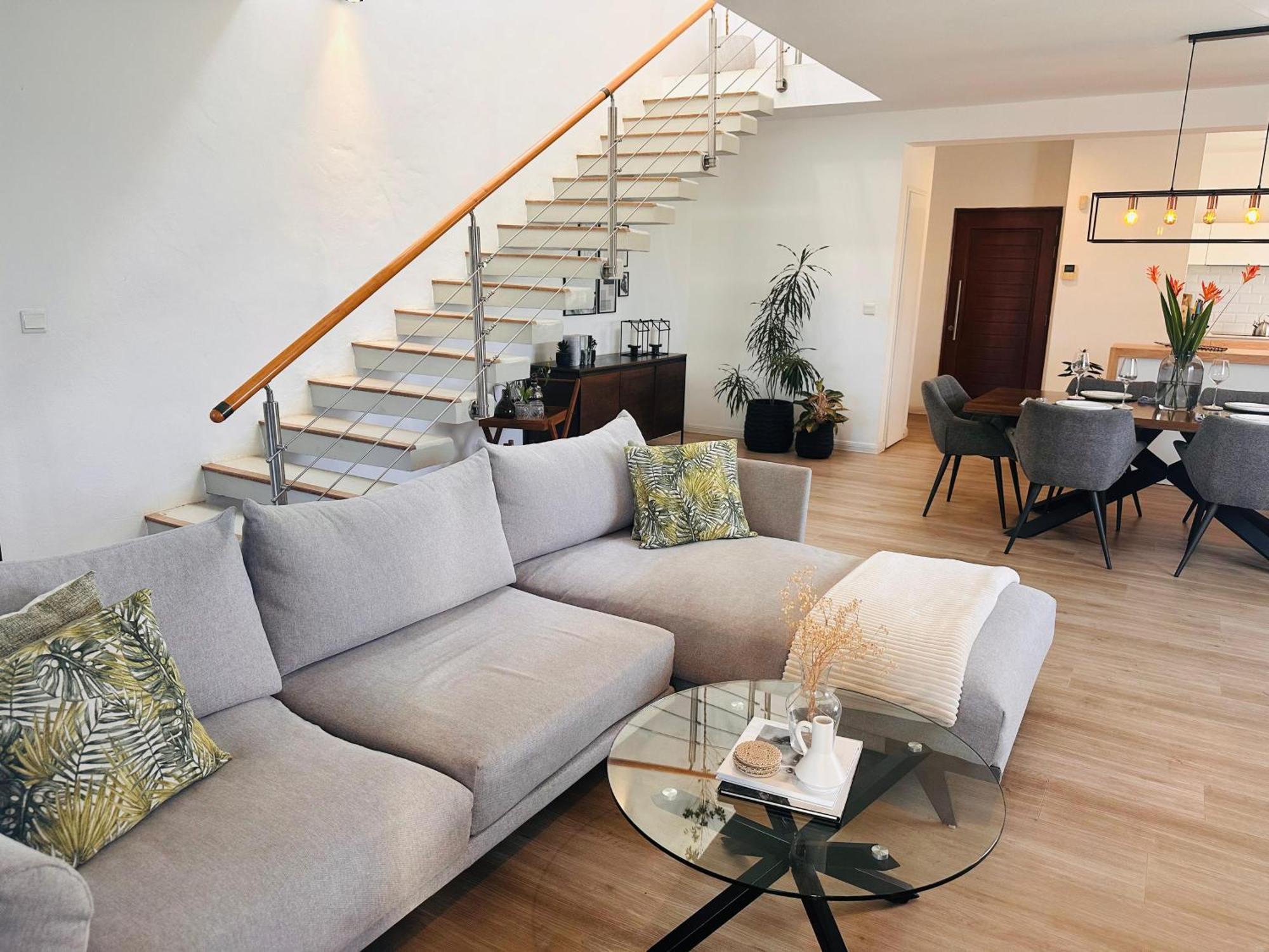 Modern Villa In Grand Bay - Short Walk To Beach Buitenkant foto