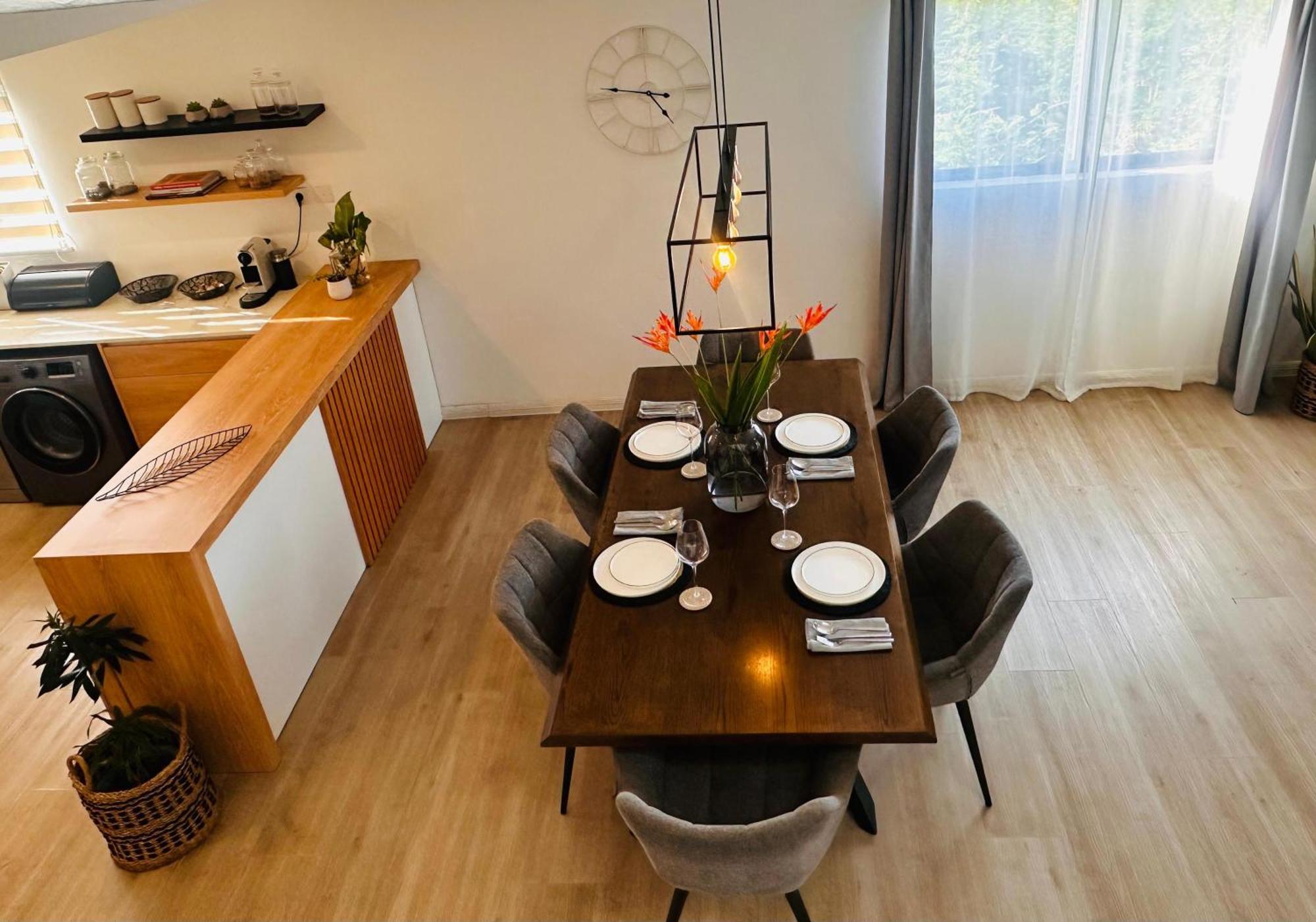 Modern Villa In Grand Bay - Short Walk To Beach Buitenkant foto