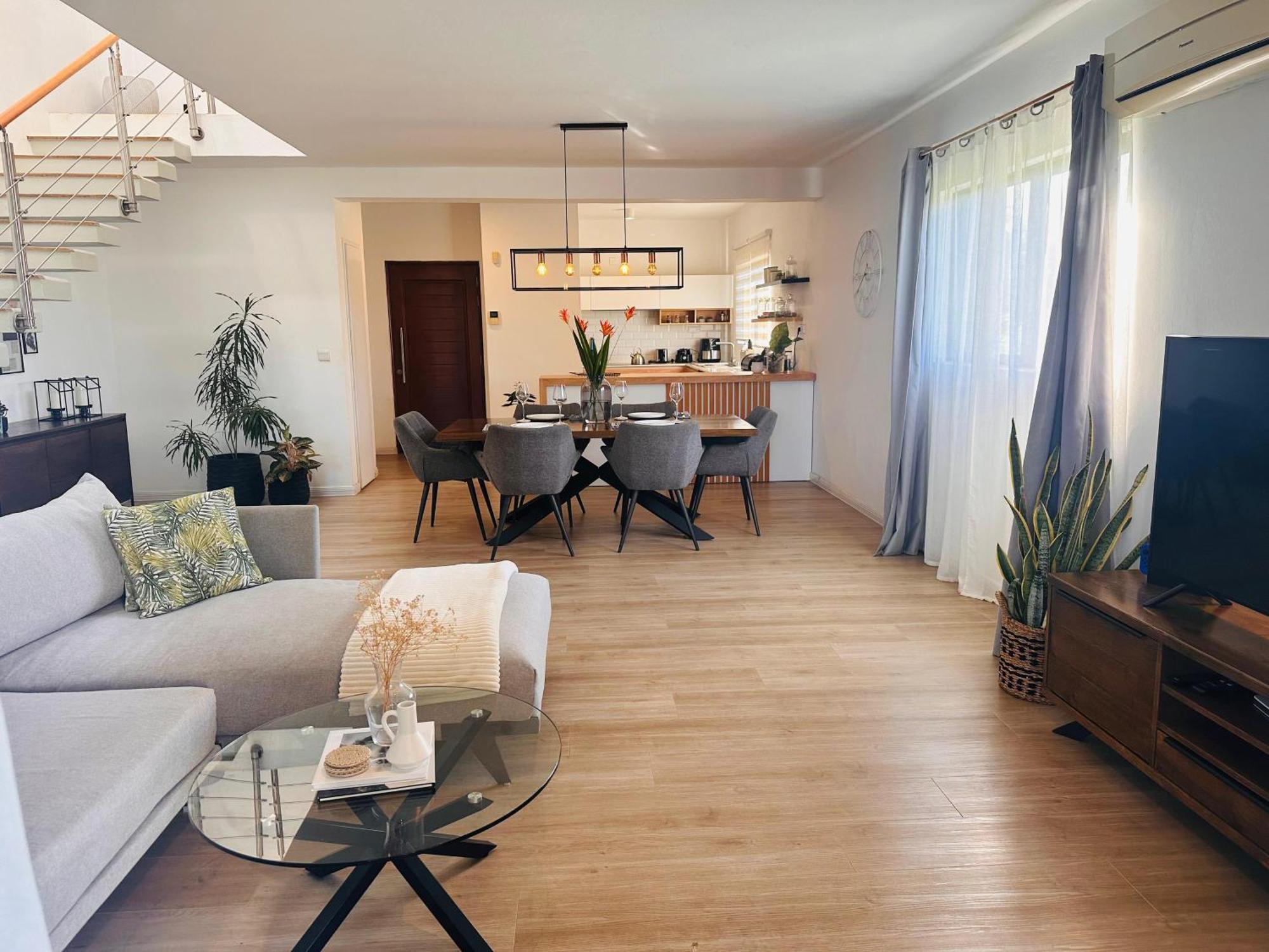 Modern Villa In Grand Bay - Short Walk To Beach Buitenkant foto