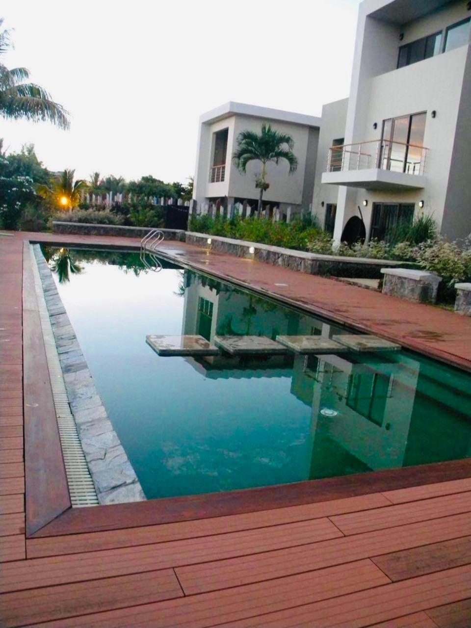 Modern Villa In Grand Bay - Short Walk To Beach Buitenkant foto