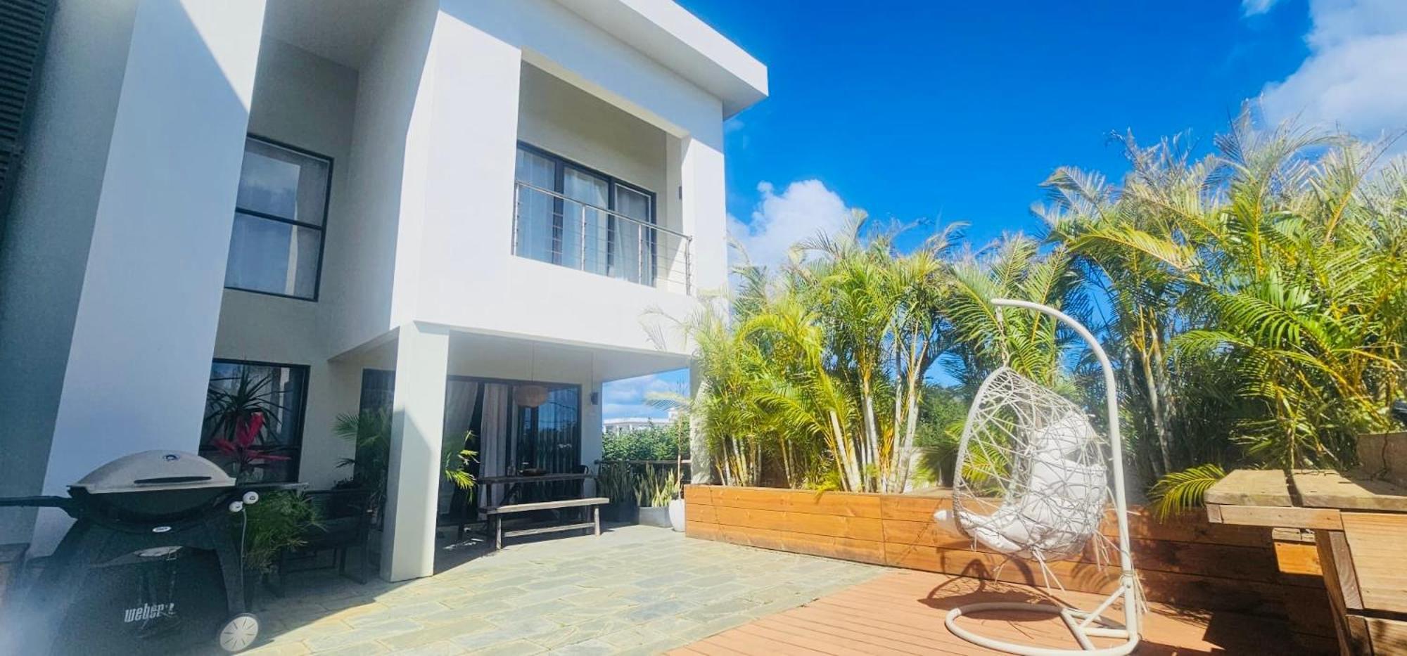 Modern Villa In Grand Bay - Short Walk To Beach Buitenkant foto