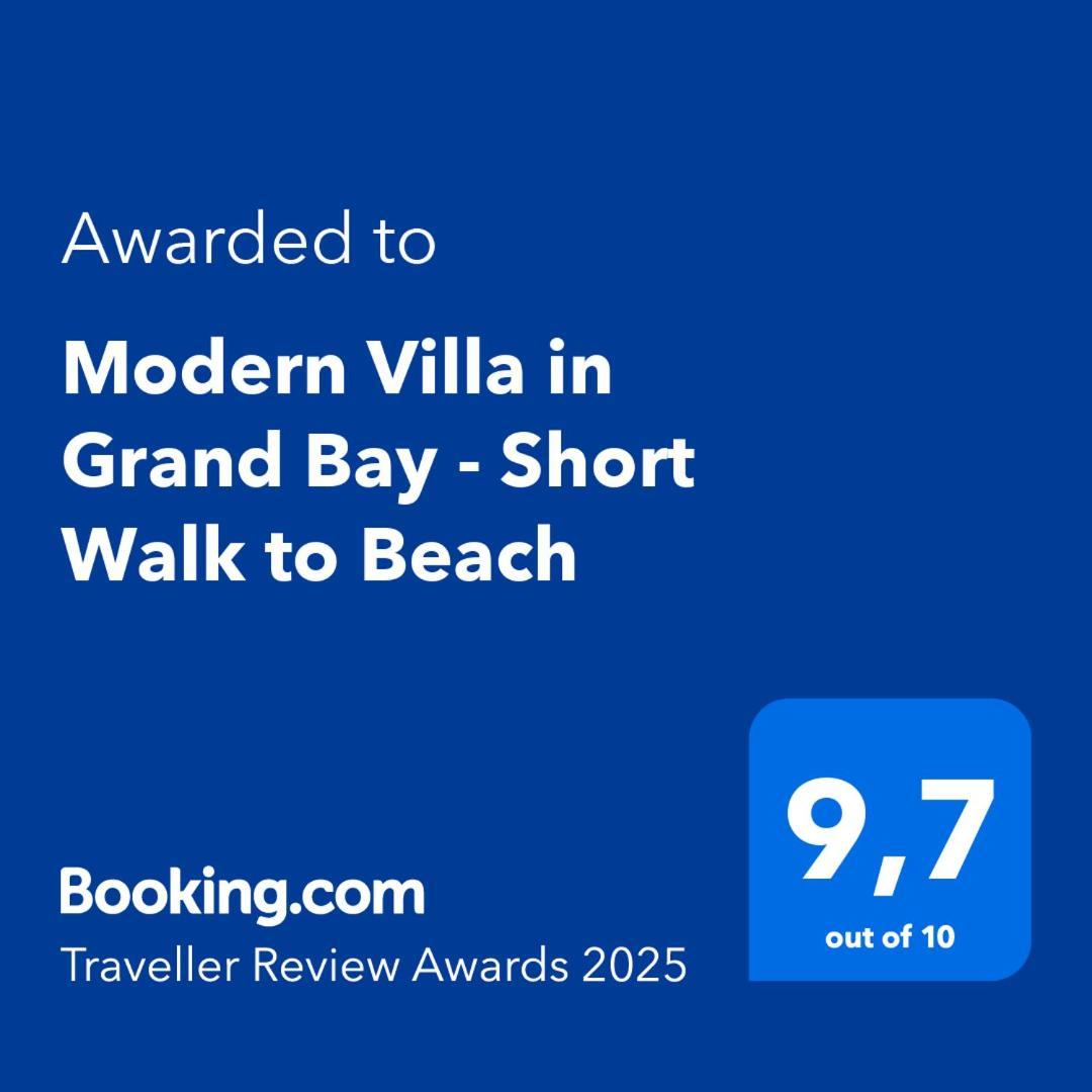 Modern Villa In Grand Bay - Short Walk To Beach Buitenkant foto